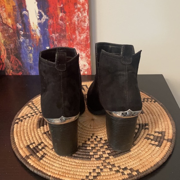 Black chunky heeled short boot - Picture 4 of 5